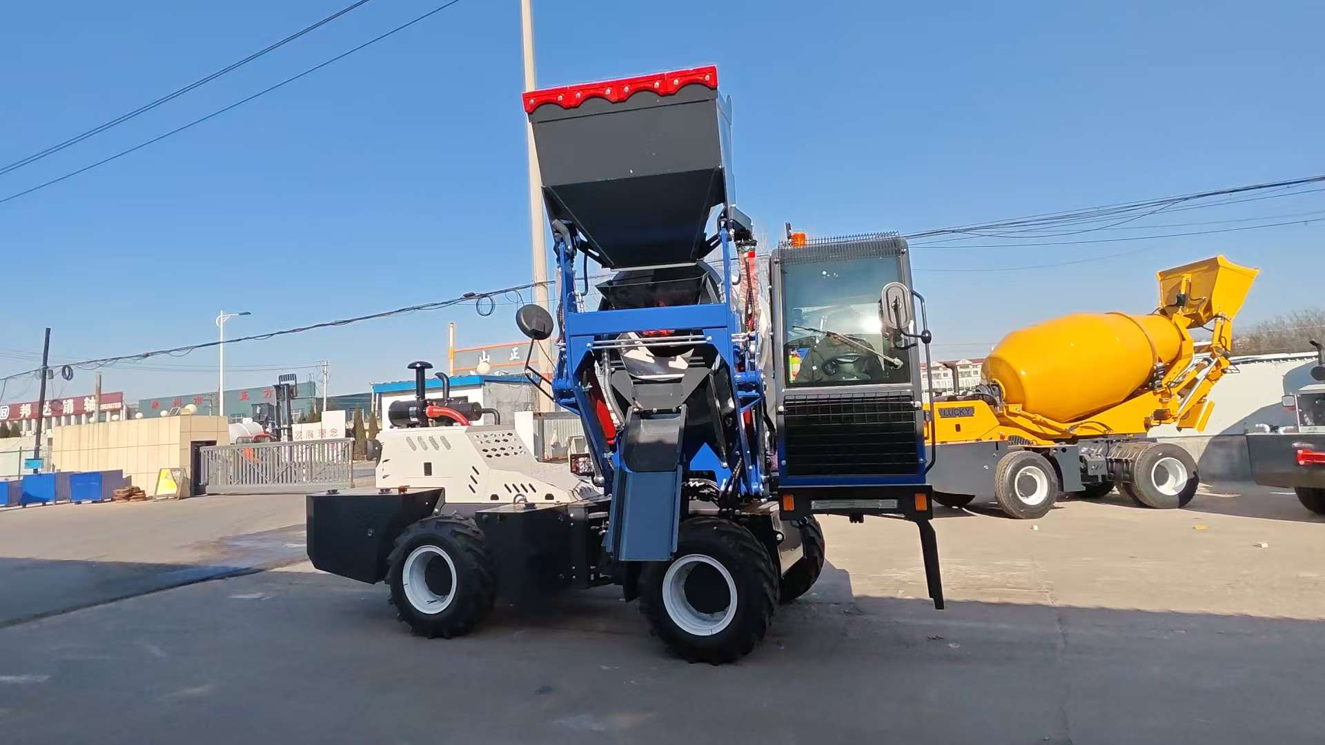 Самозагружающийся бетоносмесит – обзор и цена Concrete Mixer Machine